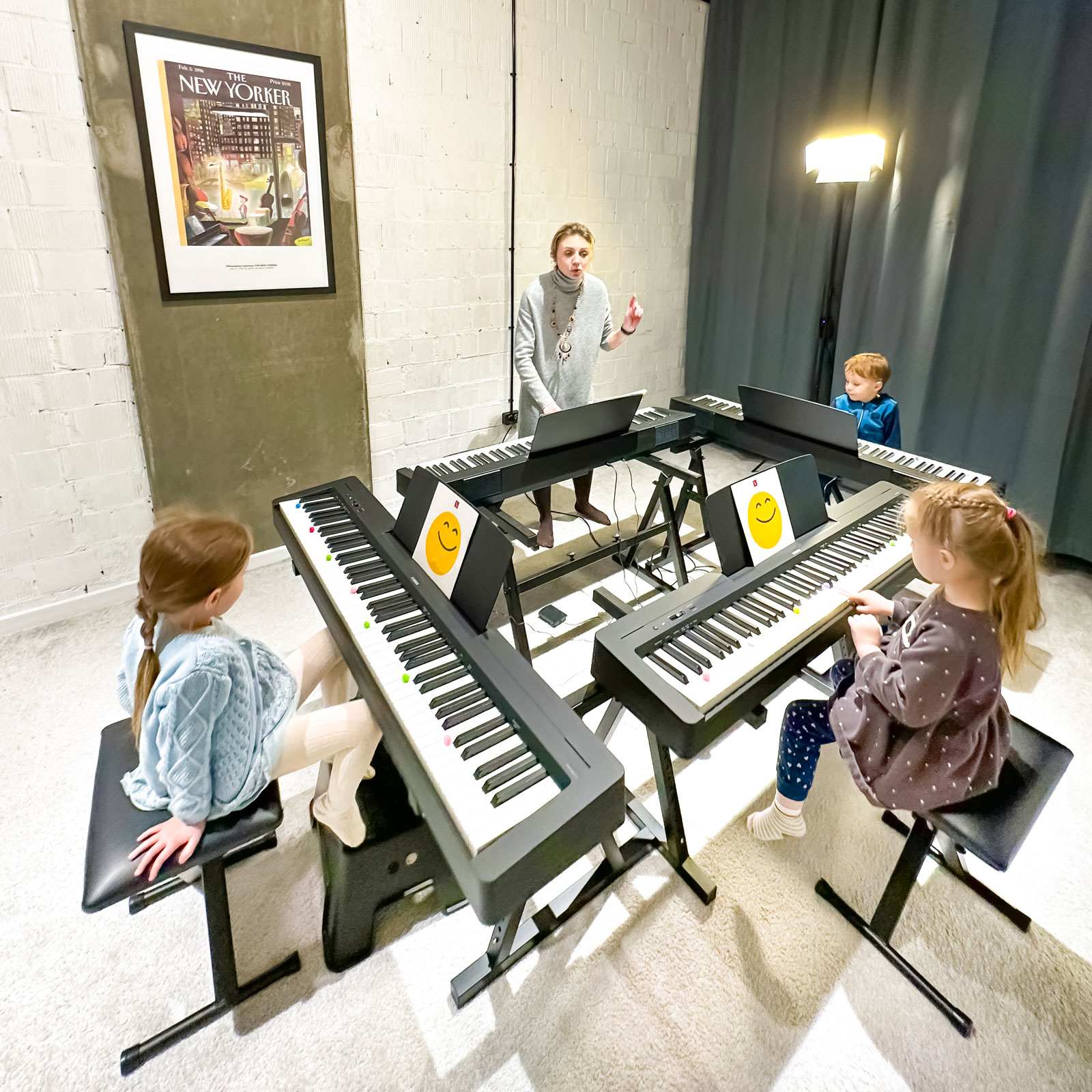 Діти на груповому музичному занятті в Little Academy of Music